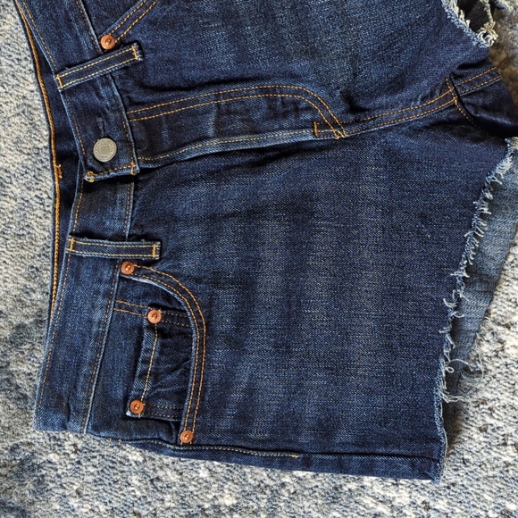 Women's LEVI'S Buttonfly Jean Shorts EUC - Picture 2 of 8